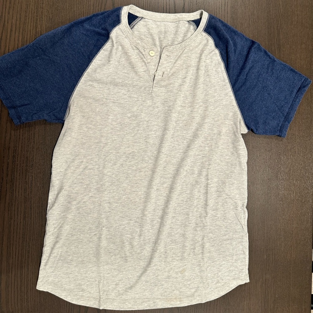 Old Navy Men's Heather Gray and Navy Raglan Tee